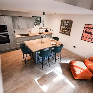  Apartment Emery Street