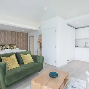 Apartment Luxurious City Centre With Balcony